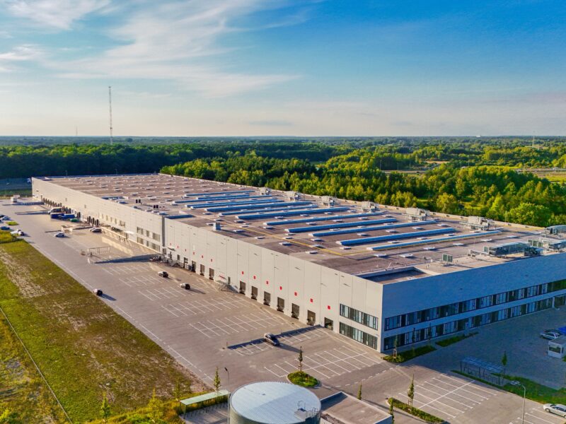 A,Modern,Warehouse,For,Trucks,,Unloading,And,Loading,From,A